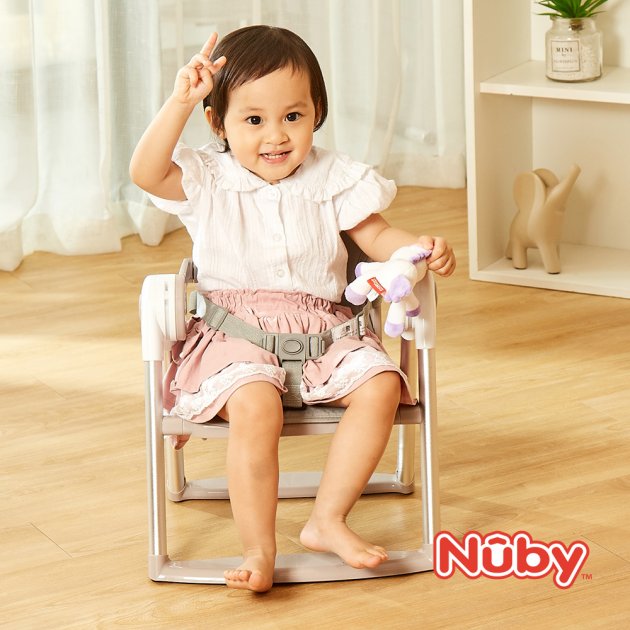 NUBY可攜兩用兒童餐椅 4